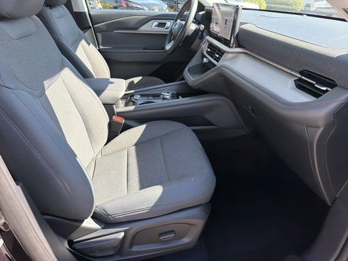 Used 2025 Ford Explorer Active RWD image 23