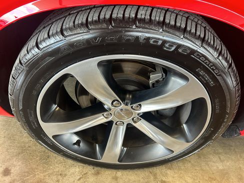 Used 2015 Dodge Challenger R/T Plus RWD image 9
