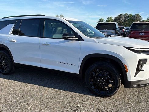 New 2026 Chevrolet Traverse LT image 3