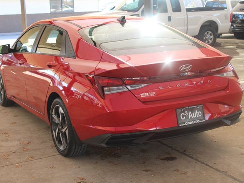 Used 2023 Hyundai Elantra SEL w/ Convenience Package image 9