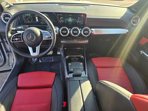 Used 2021 Mercedes-Benz GLB 250 4MATIC image 23