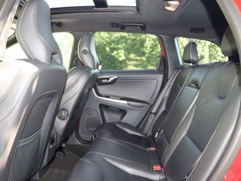 Used 2015 Volvo XC60 T6 R-Design Platinum AWD/4WD image 26