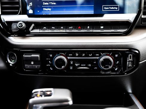 Used 2022 Chevrolet Silverado 1500 High Country w/ High Country Premium Package image 22