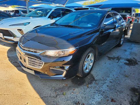 Used 2018 Chevrolet Malibu LS image 2