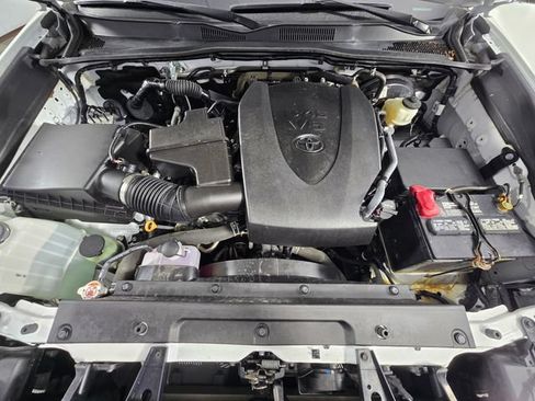Used 2022 Toyota Tacoma SR5 w/ Technology Package RWD image 17