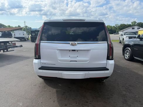 Used 2020 Cadillac Escalade Premium Luxury AWD/4WD image 5