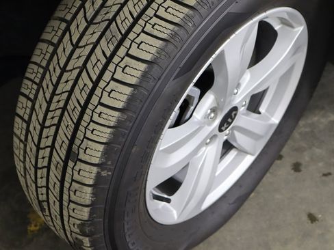 Used 2021 Kia Sorento LX image 37