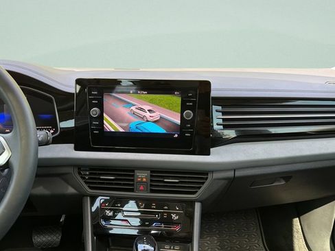 Used 2025 Volkswagen Jetta SE w/ Sunroof Package FWD image 19