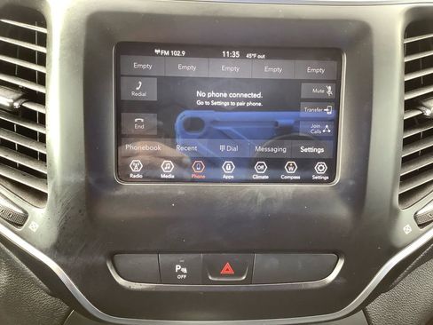 Used 2020 Jeep Cherokee Latitude Plus w/ Comfort/Convenience Group image 11