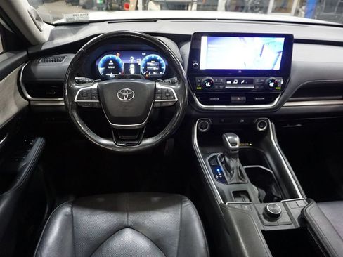 Used 2024 Toyota Grand Highlander AWD image 6