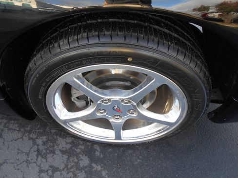 Used 2004 Chevrolet Corvette Convertible w/ Preferred Equipment Group image 10