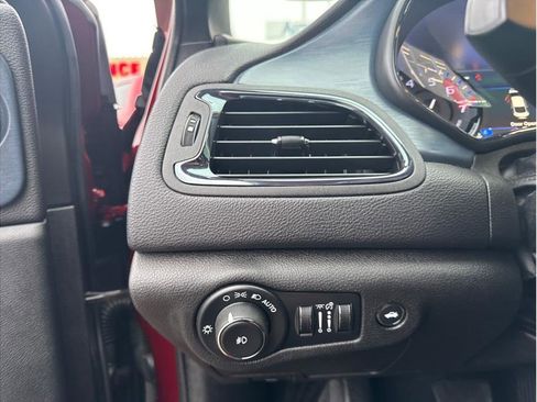 Used 2015 Chrysler 200 S w/ Navigation & Sound Group I image 27