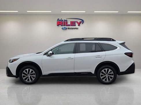 Used 2022 Subaru Outback Premium image 2