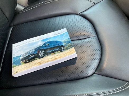 Used 2023 Chrysler Pacifica Touring-L FWD image 34