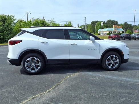 Used 2024 Chevrolet Blazer LT w/ Convenience Package FWD image 19