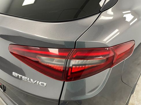 Used 2019 Alfa Romeo Stelvio Ti AWD/4WD image 12