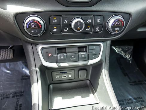Used 2024 GMC Terrain SLT w/ Tech Package FWD image 23