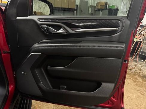 Used 2022 GMC Yukon XL Denali w/ Denali Premium Package image 13