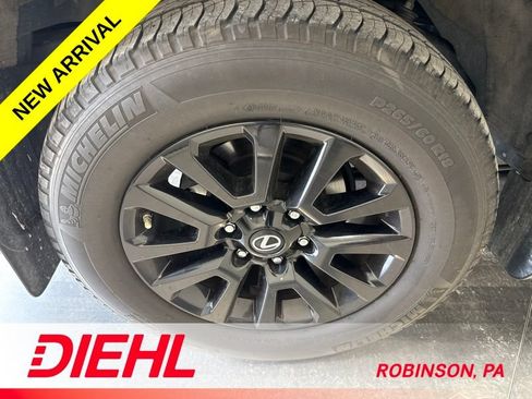 Used 2022 Lexus GX 460 w/ Black Line Special Edition AWD/4WD image 9