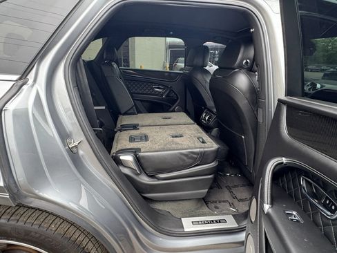 Used 2020 Bentley Bentayga AWD/4WD image 16