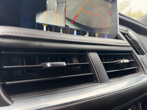 Used 2024 Chevrolet Tahoe Z71 w/ Luxury Package image 17