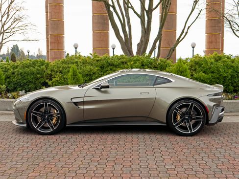 Used 2025 Aston Martin V8 Vantage Coupe image 29
