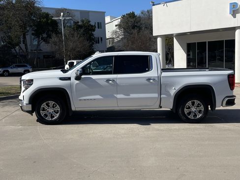 Certified 2025 GMC Sierra 1500 SLT image 3