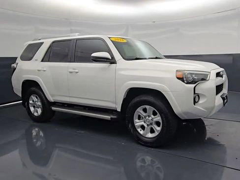 Used 2016 Toyota 4Runner SR5 AWD/4WD image 2