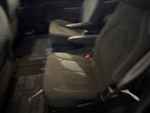 Used 2018 Chrysler Pacifica Touring Plus w/ S Appearance Package FWD image 30