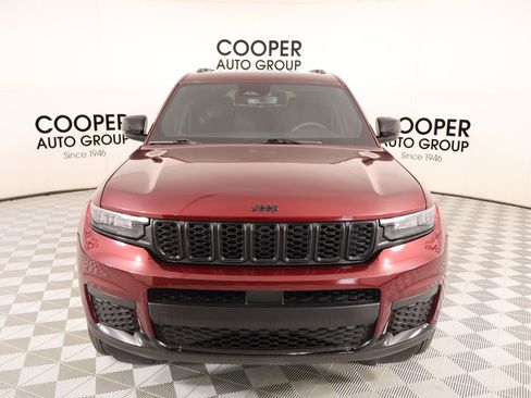 Used 2024 Jeep Grand Cherokee L Altitude AWD/4WD image 9