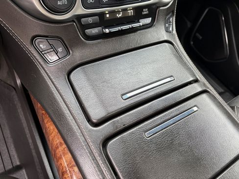 Used 2015 Chevrolet Suburban LTZ image 37