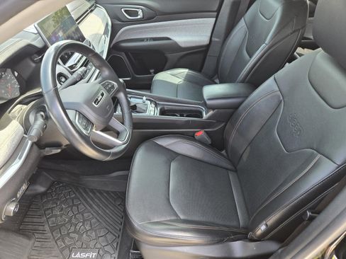 Used 2022 Jeep Compass Latitude w/ Sun and Sound Group AWD/4WD image 6