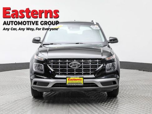 Used 2022 Hyundai Venue SEL image 2