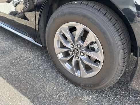 Used 2023 Toyota Sienna XLE image 10