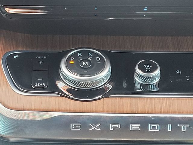 Used 2025 Ford Expedition King Ranch AWD/4WD image 17
