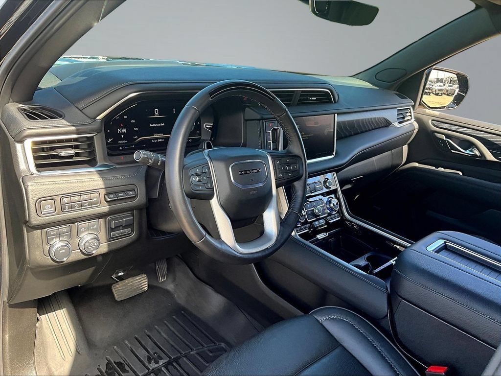 Used 2024 GMC Yukon Denali w/ Advanced Technology Package AWD/4WD image 19