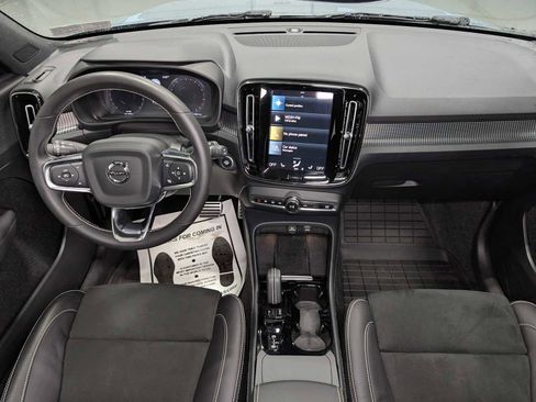 Used 2021 Volvo XC40 T5 R-Design w/ Advanced Package image 17
