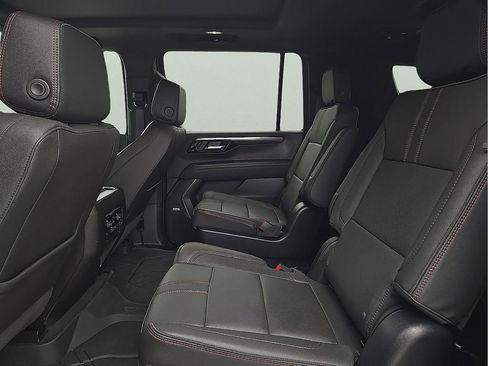 Used 2025 Chevrolet Suburban RST w/ Comfort Package AWD/4WD image 11