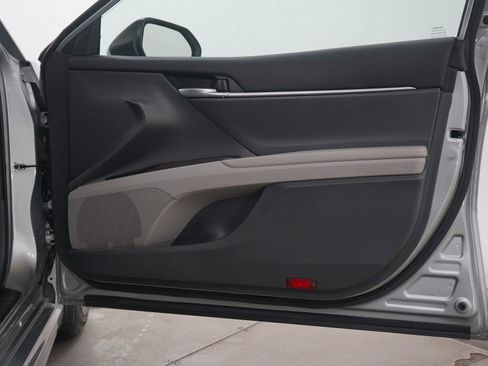 Used 2023 Toyota Camry SE image 9