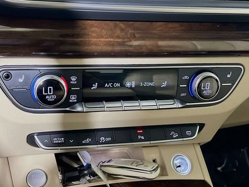 Used 2020 Audi Q5 e Premium Plus w/ Premium Plus Package AWD/4WD image 15