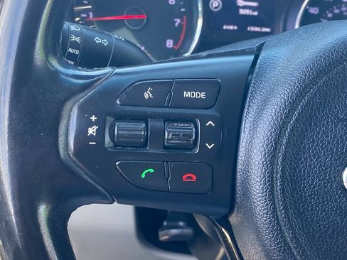 Used 2017 Kia Sedona LX w/ LX Essentials Premium Package FWD image 24