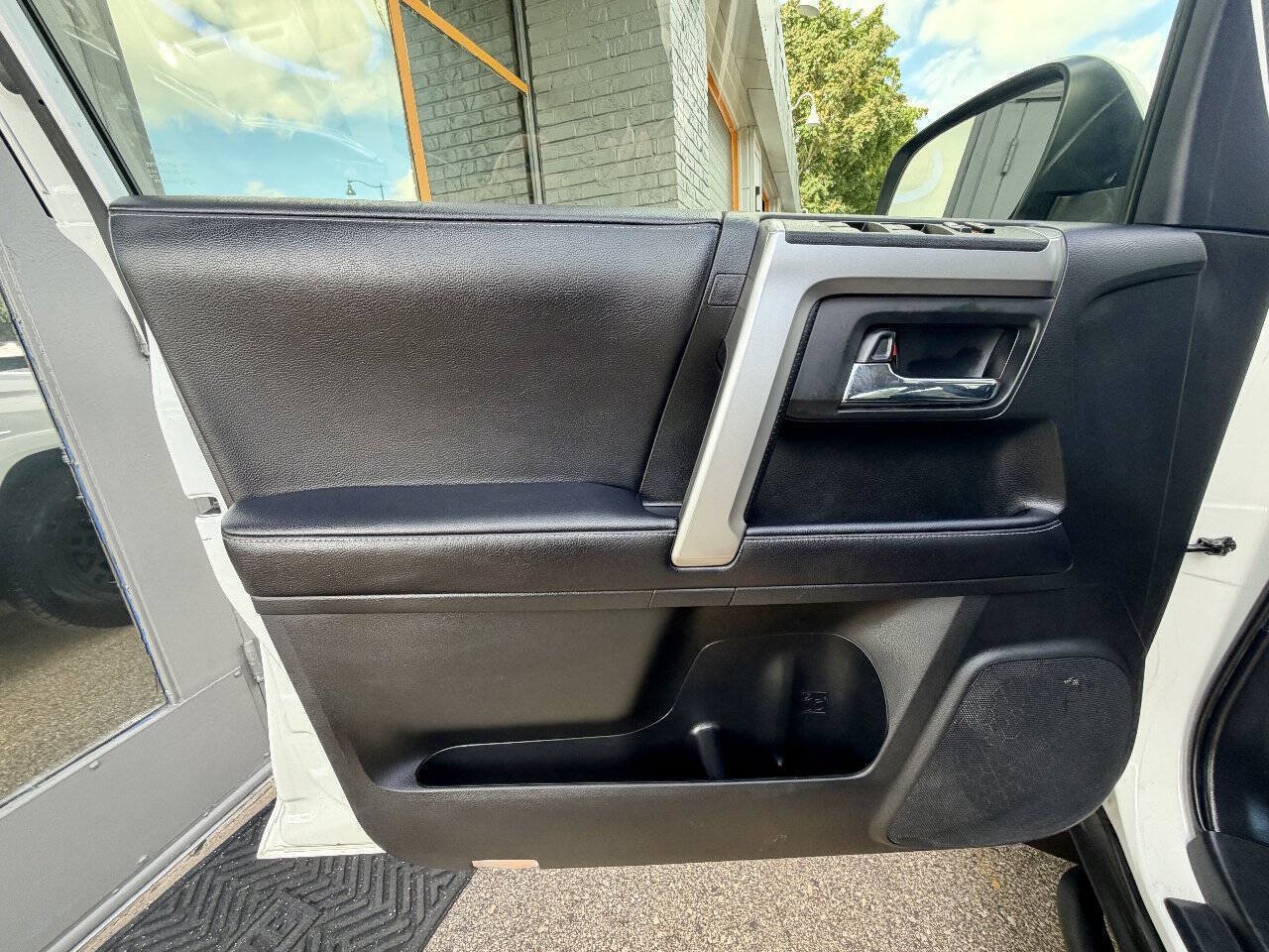 Used 2021 Toyota 4Runner SR5 AWD/4WD image 33