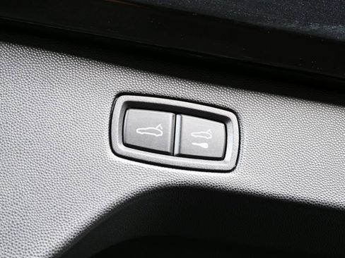 Certified 2025 Porsche Macan 4 Electric image 32