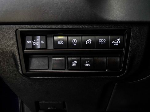 Used 2022 Toyota Tundra Platinum image 36