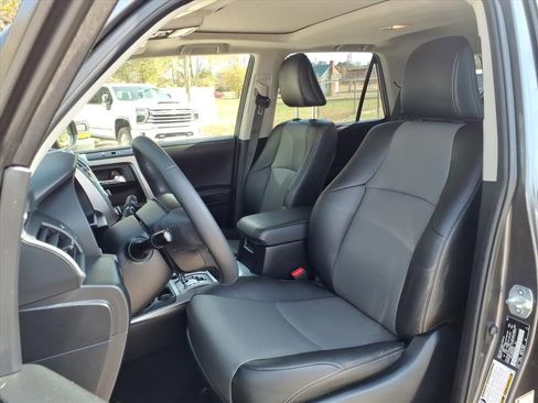 Used 2022 Toyota 4Runner SR5 Premium image 9