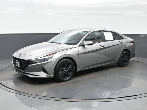 Certified 2023 Hyundai Elantra SEL FWD image 2
