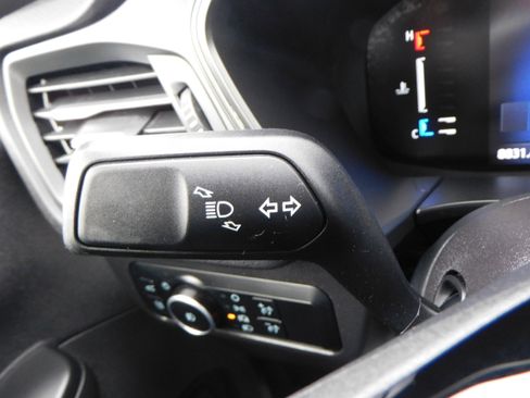 Used 2024 Ford Escape SE image 19