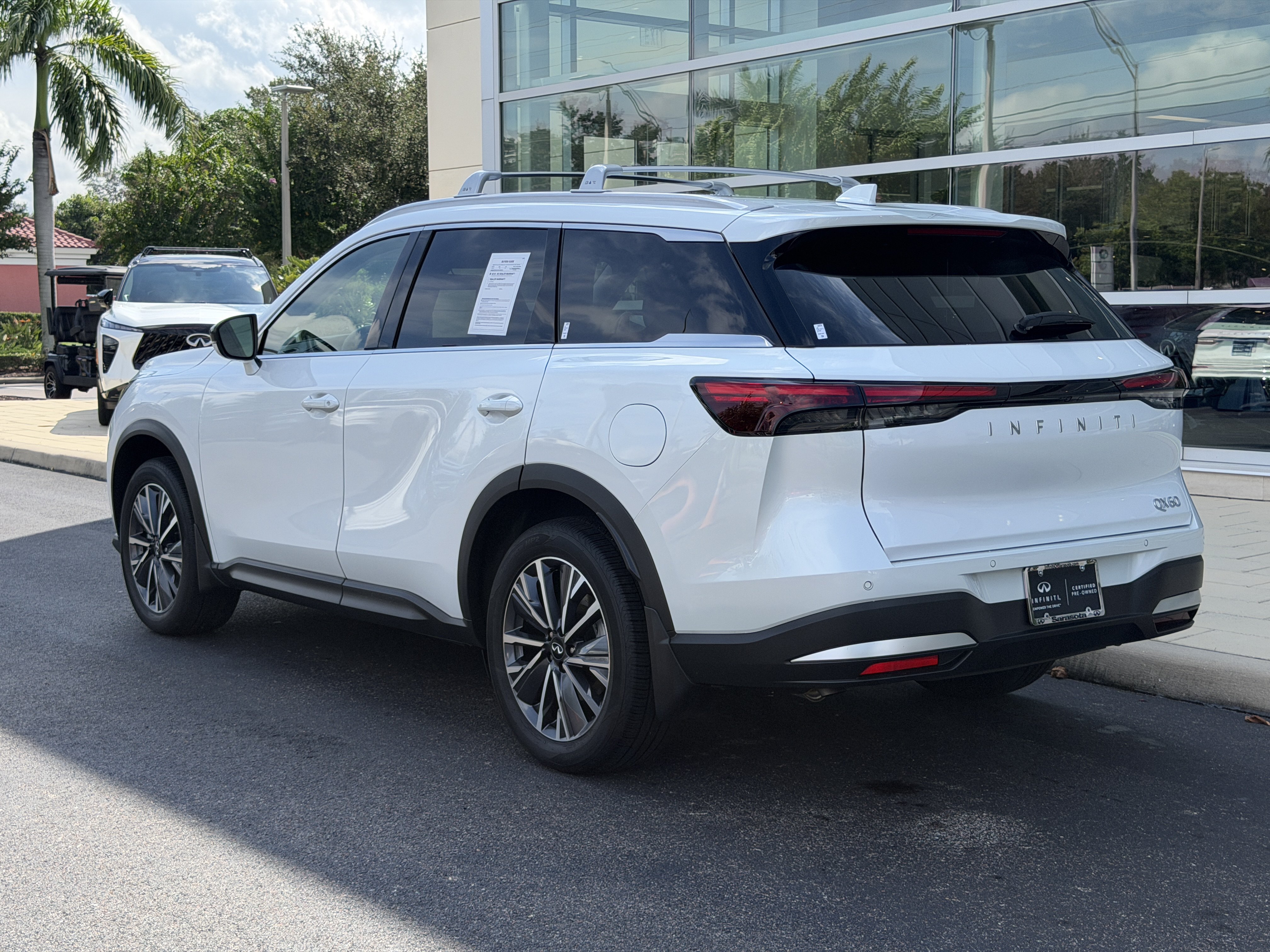 Certified 2027 INFINITI QX60 Luxe w/ Family Package FWD image 5