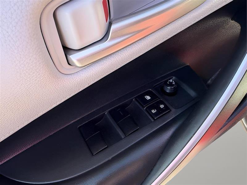 Used 2020 Toyota Corolla SE FWD image 19