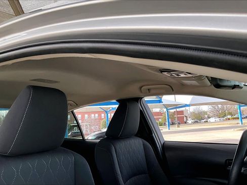 Used 2025 Toyota Corolla LE image 14